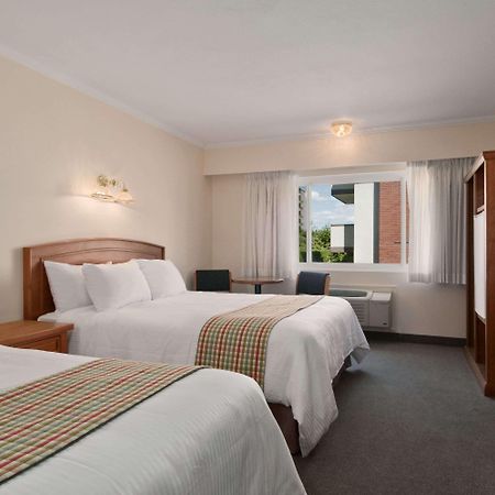 Travelodge By Wyndham Kamloops Esterno foto